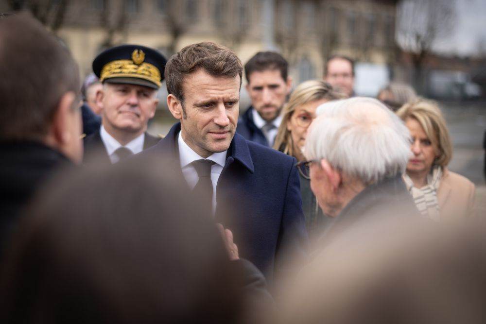 Macron caută un compromis politic înainte de a numi al şaselea premier în mai puţin de doi ani